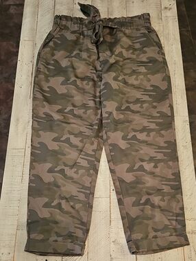 Stitch Star Camo Paper Bag Tie Waist Ankle Pants Size 12